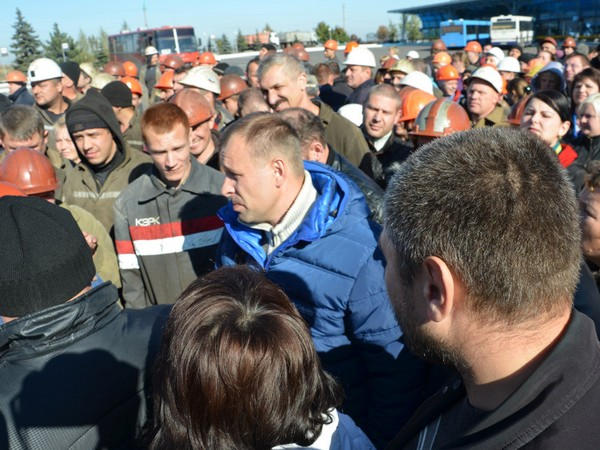 На шахте «Краснолиманской» представителей СБУ и прокуратуры встретили разъяренные шахтеры