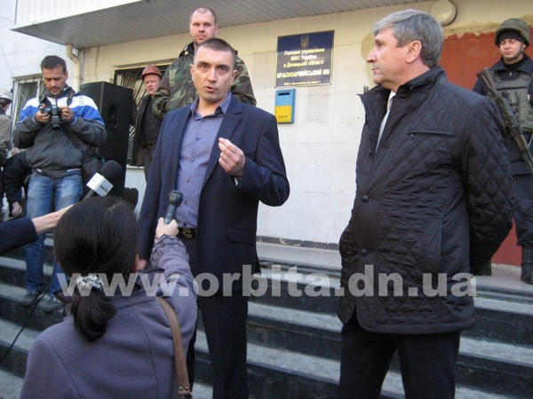 Протестующие шахтеры «Краснолиманской» направились освобождать своего директора в Краматорск