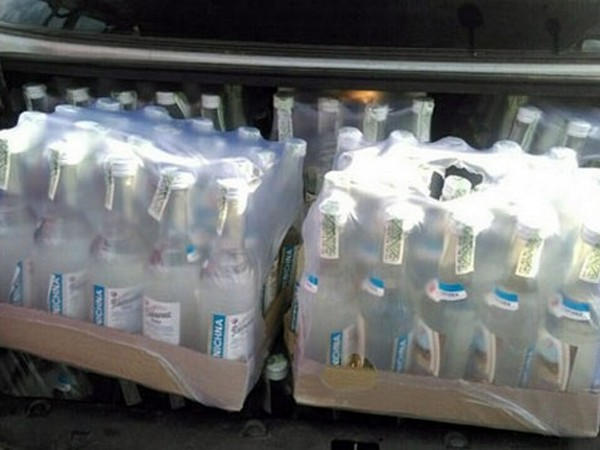Житель Красноармейска пытался доставить на оккупированную территорию 20 ящиков «паленой» водки