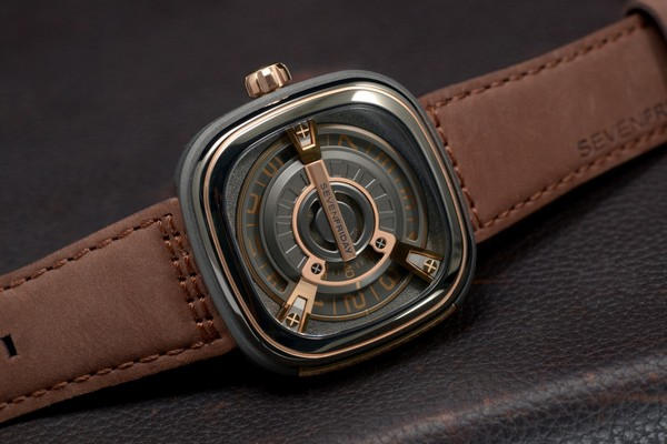 Часы Sevenfriday M-Series необычно показывают время и выглядят необычно