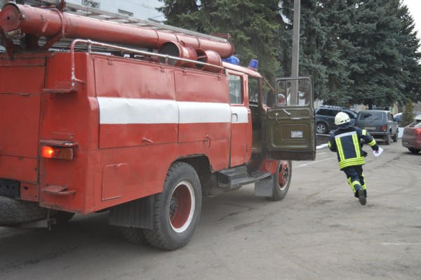 В Красноармейске пытались «захватить» горотдел полиции, а потом «подожгли»