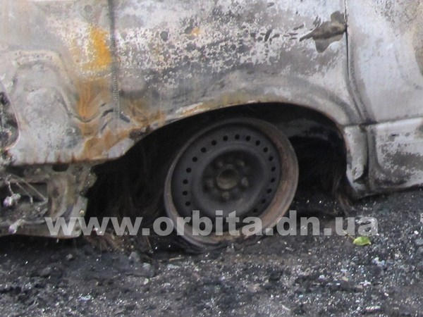 Ночью в Димитрове и Красноармейском районе горели автомобили