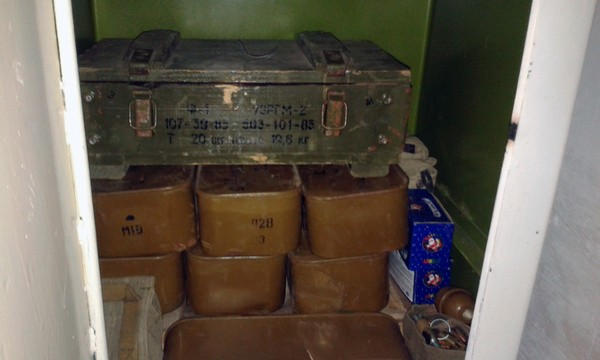 В Красноармейской автошколе обнаружен огромный арсенал боеприпасов