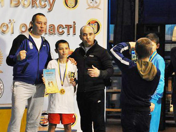 Школьник из Покровска (Красноармейска) стал открытием Чемпионата Украины по боксу