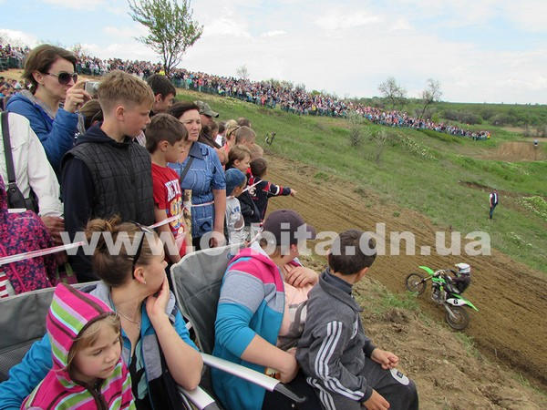 Чемпионат по мотокроссу в Димитрове собрал несколько тысяч зрителей