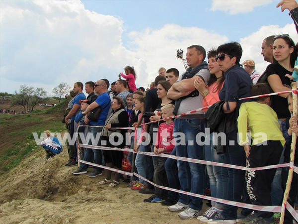 Чемпионат по мотокроссу в Димитрове собрал несколько тысяч зрителей