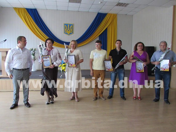 В Покровске отпраздновали День Конституции Украины
