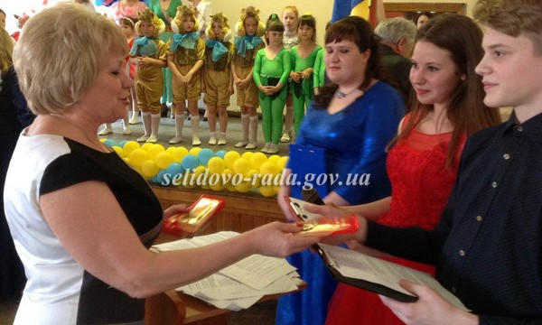 В Селидово медработников поздравили с профессиональным праздником