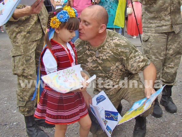 Активисты Покровска доставили украинским военным вблизи передовой частичку «мирной жизни»