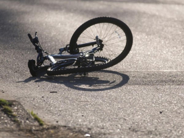 В Новогродовке мотоциклист протаранил велосипедиста: пострадали оба