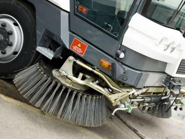 Улицы Покровска хотят чистить от мусора и пыли машиной-пылесосом