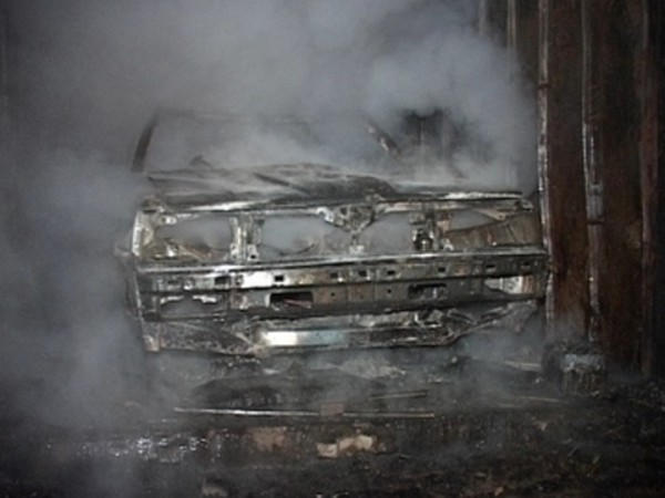 В Покровске прямо в гараже сгорел автомобиль