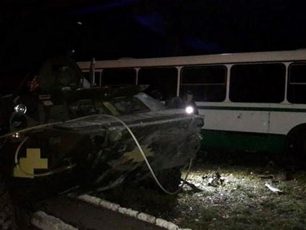 Водитель БТР, который столкнулся с автобусом в Покровске, был трезв, но нарушил правила