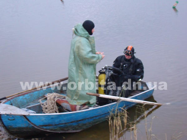 В Покровском районе второй день водолазы не могут найти утонувшего рыбака