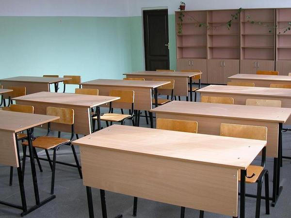 По указанию губернатора покровские школьники освободят школу для строителей