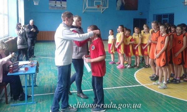 Юные баскетболистки из Горняка достойно выступили на чемпионате Донецкой области