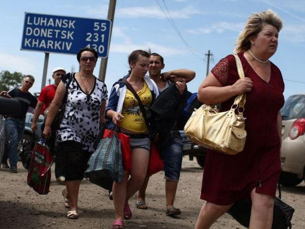 Около 200 тысяч переселенцев вернулись на оккупированный Донбасс в течение года