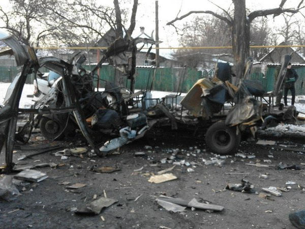 В результате взрыва в Донецке от микроавтобуса практически ничего не осталось