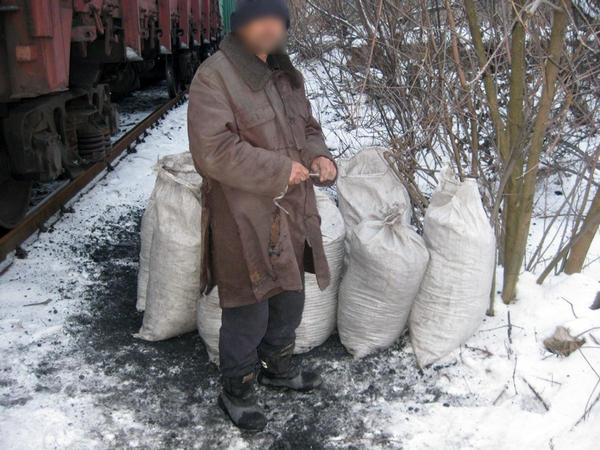 50-летний житель Цукурино жил за счет кражи угля на железнодорожной станции