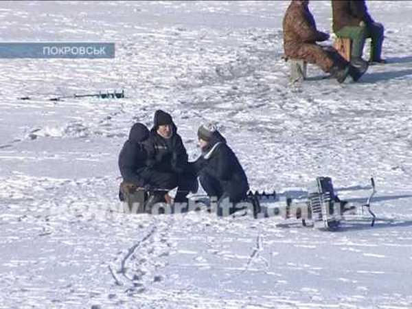 Сразу после новогодних праздников покровские рыбаки вышли на лед