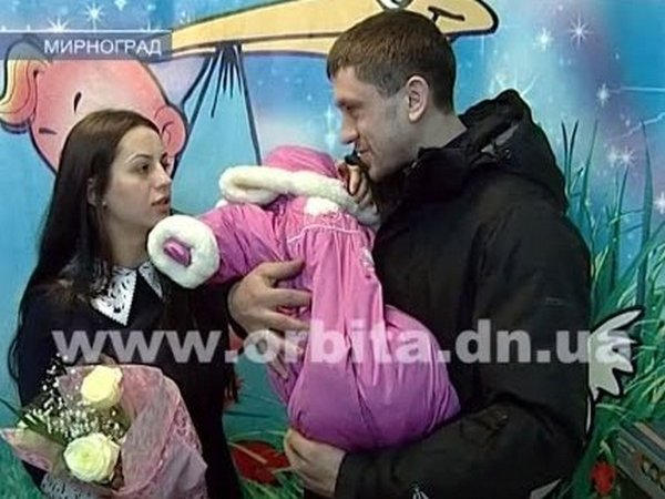 В Мирнограде поздравили родителей малышей, родившихся в новогоднюю ночь