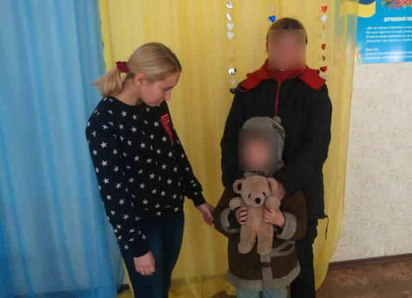 В Мирнограде переселенка с ребенком в 15-градусный мороз вынуждены были ночевать в теплотрассе
