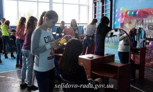 В Селидовском профессиональном лицее прошел фестиваль «Магия красоты»