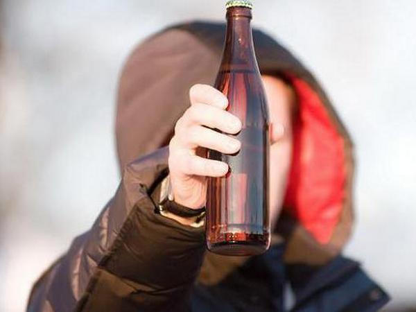 В Селидово полицейские нашли торговую точку, где продают алкоголь подросткам