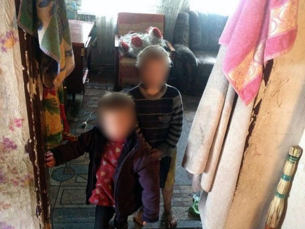 В Покровске полицейские спасли двоих малолетних детей от горе-матери