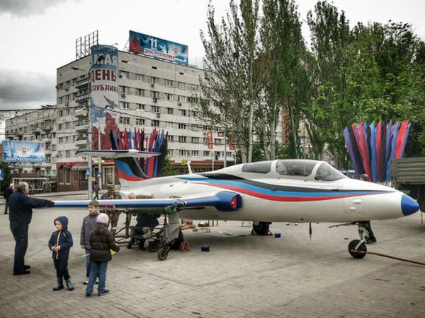 В центре Донецка «приземлился» реактивный самолет