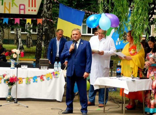 Народный депутат Сергей Сажко поздравил медиков с профессиональным праздником