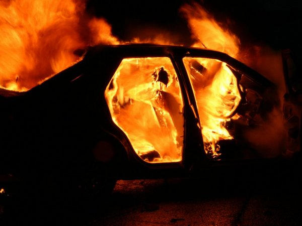 В Покровском районе сгорел гараж вместе с автомобилем