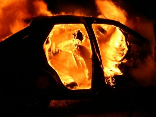 В Покровском районе автомобиль съехал в кювет и загорелся