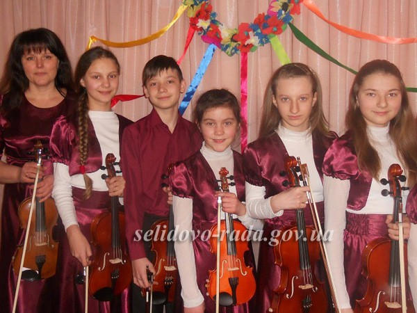 Воспитанники музыкальной школы Украинска подарили школьникам города концерт