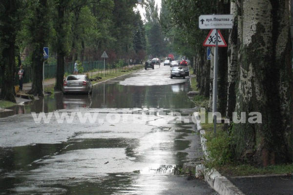 Буря и ливень с градом натворили немало бед в Покровске