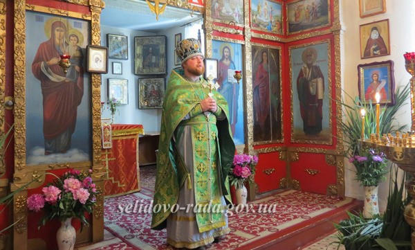 Верующие Селидово отметили праздник Святой Троицы