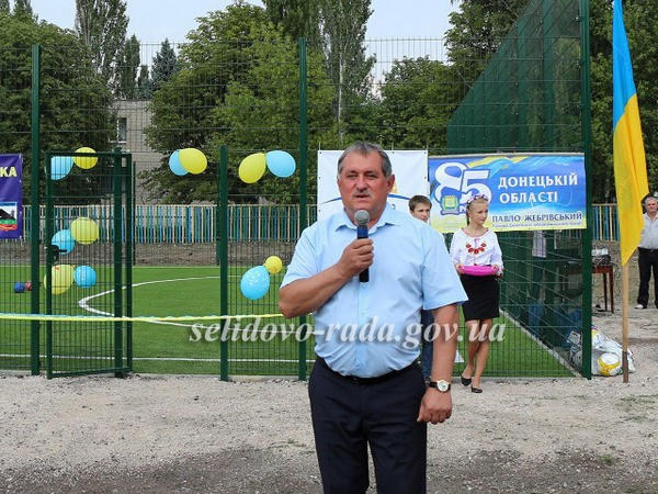 В Горняке торжественно открыли новое футбольное поле с искусственным покрытием