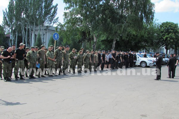 Полицейские Покровска похвастались новыми внедорожниками