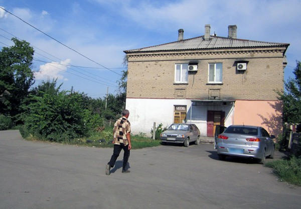 Полиция разыскивает мужчину, который совершил разбойное нападение в Покровске