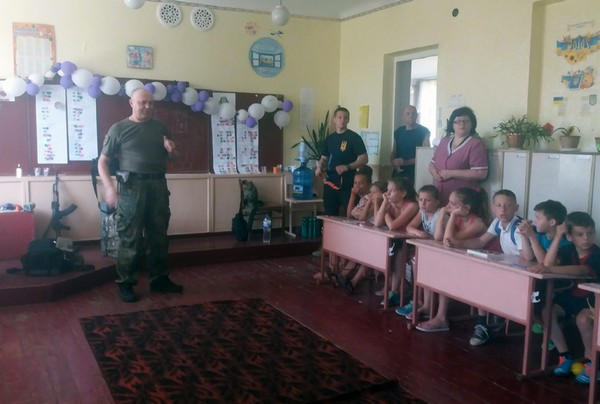В Селидово полицейские рассказали детям, как уберечь свою жизнь