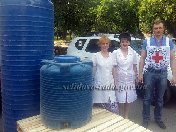 Амбулатории Горняка и Украинска получили емкости для хранения воды