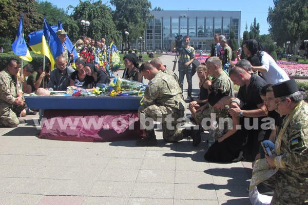 Как в Покровске прощались с погибшим бойцом АТО