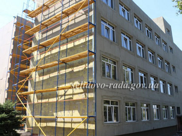 В Селидово продолжается капитальный ремонт школы
