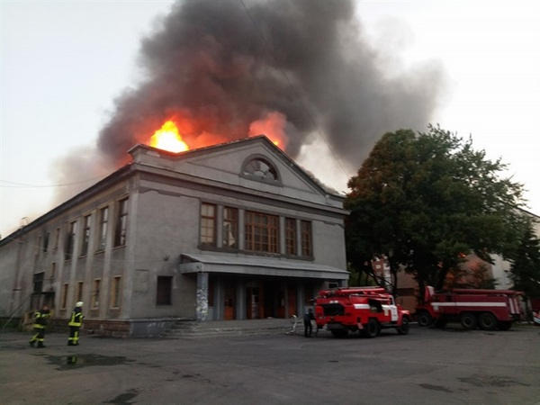 Сгоревший дотла кинотеатр «Мир» в Покровске подожгли подростки