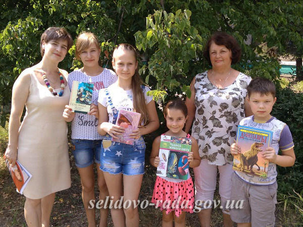 В Горняке для детей организовали чтение в формате «Open air»