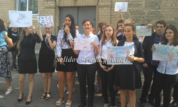 Селидовские гимназисты Всемирный день без автомобилей провели на роликах