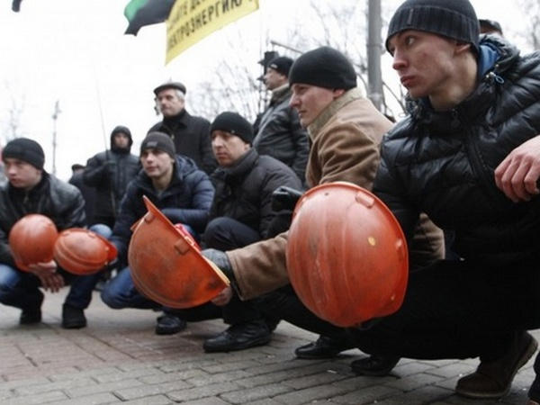 В Мирнограде часть шахтеров решила прекратить забастовку и приступить к работе