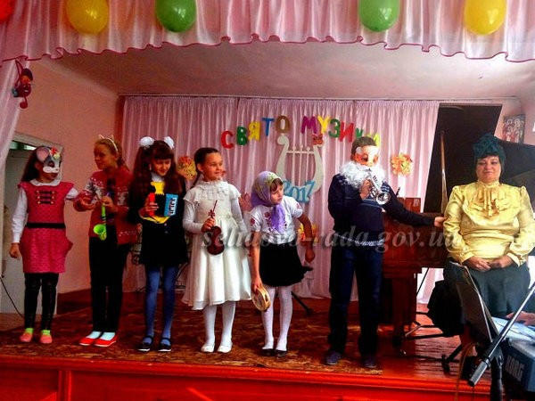 В Селидово первоклассников посвятили в юные музыканты