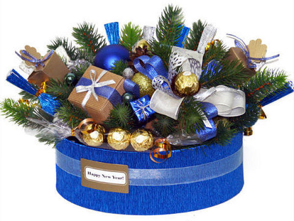 Сладкие елочки из конфет на Новый год — шикарное украшение праздничного стола