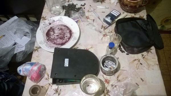 В Покровске мать 4-летней девочки организовала наркопритон